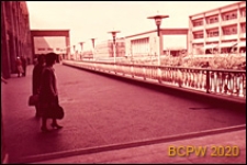 G&oacute;rna część galerii w dwupoziomowym przejściu dla pieszych, Coventry, Anglia, Wielka Brytania