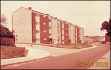 Osiedle mieszkaniowe, dom czterokondygnacyjny, widok od strony ulicy, Harlow, Anglia, Wielka Brytania