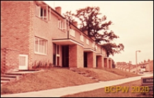 Osiedle mieszkaniowe, domy jednopiętrowe w zabudowie szeregowej, Harlow, Anglia, Wielka Brytania