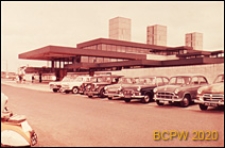 Stacja kolejowa Harlow Town railway station, parking, Harlow, Anglia, Wielka Brytania