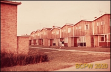 Osiedle mieszkaniowe, domy szeregowe jednopiętrowe z łamanym dachem, Hatfield, Anglia, Wielka Brytania