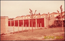 Fragment osiedla mieszkaniowego, garaże, Hatfield, Anglia, Wielka Brytania