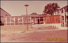 Szkoła II stopnia dla dziewcząt, wejście do szkoły, Hatfield, Anglia, Wielka Brytania