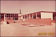 Szkoła I stopnia, prawe boczne skrzydło budynku, Hatfield, Anglia, Wielka Brytania