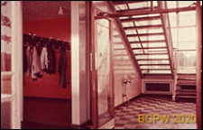 Szkoła II stopnia dla chłopc&oacute;w, wnętrze hallu i szatni, Hatfield, Anglia, Wielka Brytania