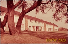 Nowa część miasta, domy szeregowe jednopiętrowe w krajobrazie, Welwyn Garden City, Anglia, Wielka Brytania