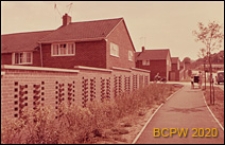 Nowa część miasta, domy mieszkalne jednopiętrowe, widok og&oacute;lny, Welwyn Garden City, Anglia, Wielka Brytania