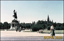 Heldenplatz, pomnik arcyksięcia Karola Ludwika, w głębi widoczny Nowy Ratusz, Wiedeń, Austria