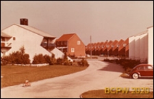 Osiedle mieszkaniowe, domy szeregowe, widok od strony ulicy, Aarhus, Dania