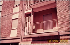 Osiedle mieszkaniowe INA-Casa, fragment elewacji budynku mieszkalnego, balkon, Rzym, Włochy