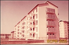 Osiedle mieszkaniowe INA-Casa, domy pięciokondygnacyjne w zabudowie szeregowej, widok zewnętrzny, Rzym, Włochy