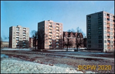 Budynki mieszkalne przy ulicy Rybaki, nowe i stare budownictwo, widok zimą, Gdańsk