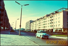 Śródmieście, budynki mieszkalne z parterem handlowo-usługowym, widok od strony ulicy, Gdynia