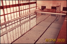 Szkoła średnia zawodowa, wnętrze, pływalnia, widok z góry na basen, Londyn, Wielka Brytania