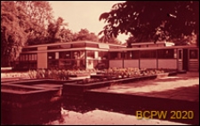 Szkoła pierwszego stopnia Bousfield Primary School, budynek szkolny i dziedziniec, Londyn, Wielka Brytania