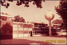 Szkoła pierwszego stopnia Bousfield Primary School, pawilon klasowy, widok zewnętrzny, Londyn, Wielka Brytania