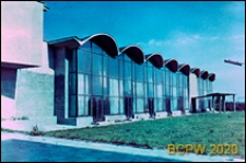 Uniwersytet Marii Curie-Skłodowskiej, Akademickie Centrum Kultury "Chatka Żaka" (falująca forma dachu łupinowego nad zachodnią częścią), Lublin