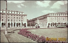 Plac Centralny, budynki mieszkalne z filarami, Kraków-Nowa Huta