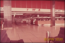 Port lotniczy Paryż-Orly, wnętrze gmachu lotniska, hol główny, biura linii lotniczych oraz odprawa bagażu, Francja