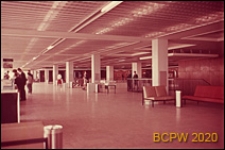 Port lotniczy Paryż-Orly, wnętrze hallu pierwszego piętra, widok og&oacute;lny, Francja