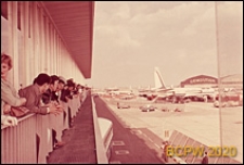 Port lotniczy Paryż-Orly, galeria widokowa pierwszego piętra, widok na płytę lotniskową, Francja