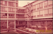 Instytut Stomatologii, widok zewnętrzny od strony dziedzińca wewnętrznego z ogrodem, Zurych, Szwajcaria