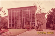 Uniwersytet Zuryski, Wydział Fizyki, hala maszyn, szklana elewacja budynku, widok od strony skweru, Zurych, Szwajcaria