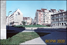 Stare Miasto, nowa zabudowa, osiedle mieszkaniowe, szkoła podstawowa nr 63, widok od strony chodnika i ulicy, Szczecin